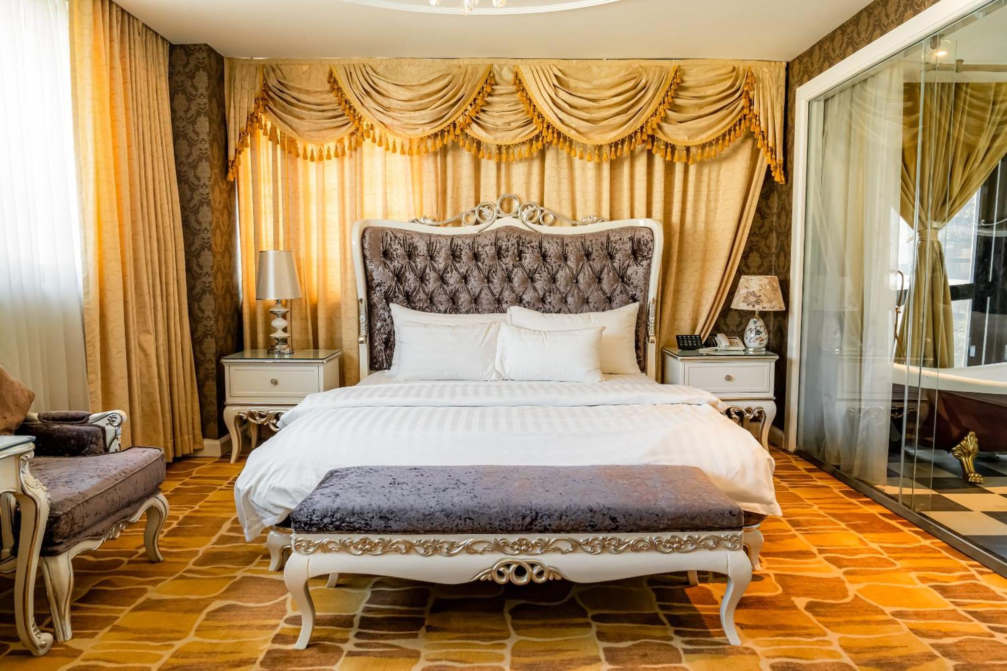 Hoang Trieu Hotel Хошимин Экстерьер фото
